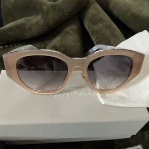 Dezi Charge it naked pearl/smoke faded